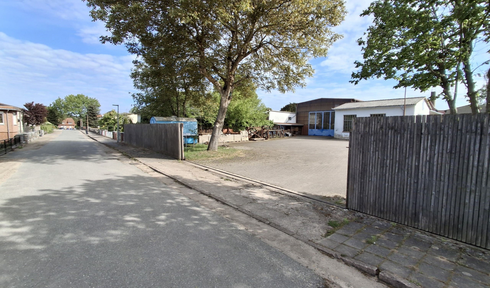 LKW – Einfahrt – Garten Weg