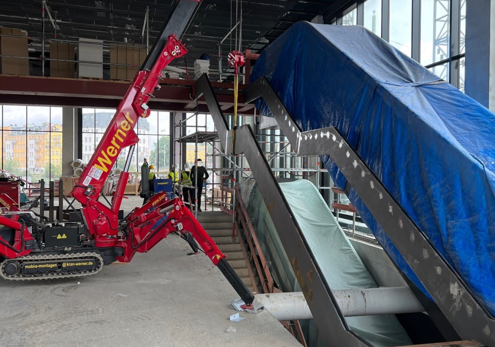 Stahltreppe für Lobby der Amazon Zentrale in Berlin